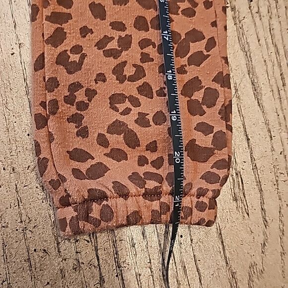 Leopard sweatpant joggers size 4 - Picture 7 of 12